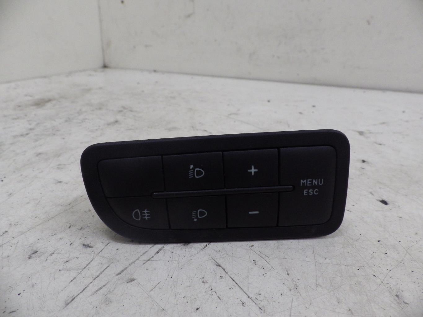 Commande de reglage hauteur de phare FIAT PUNTO 2 PHASE 2 Essence - 1