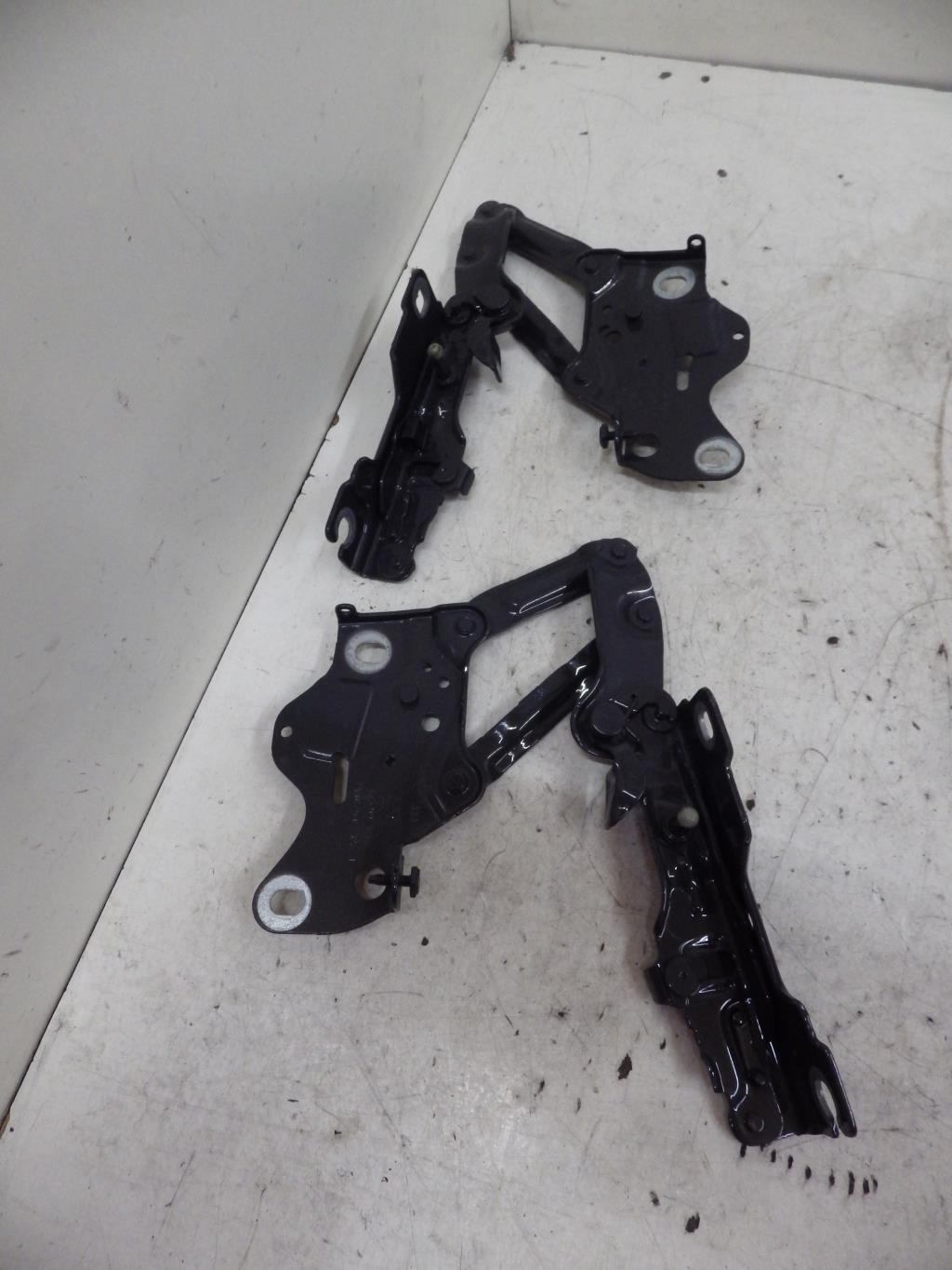 Charniere de capot BMW X7 G07 Essence - 1