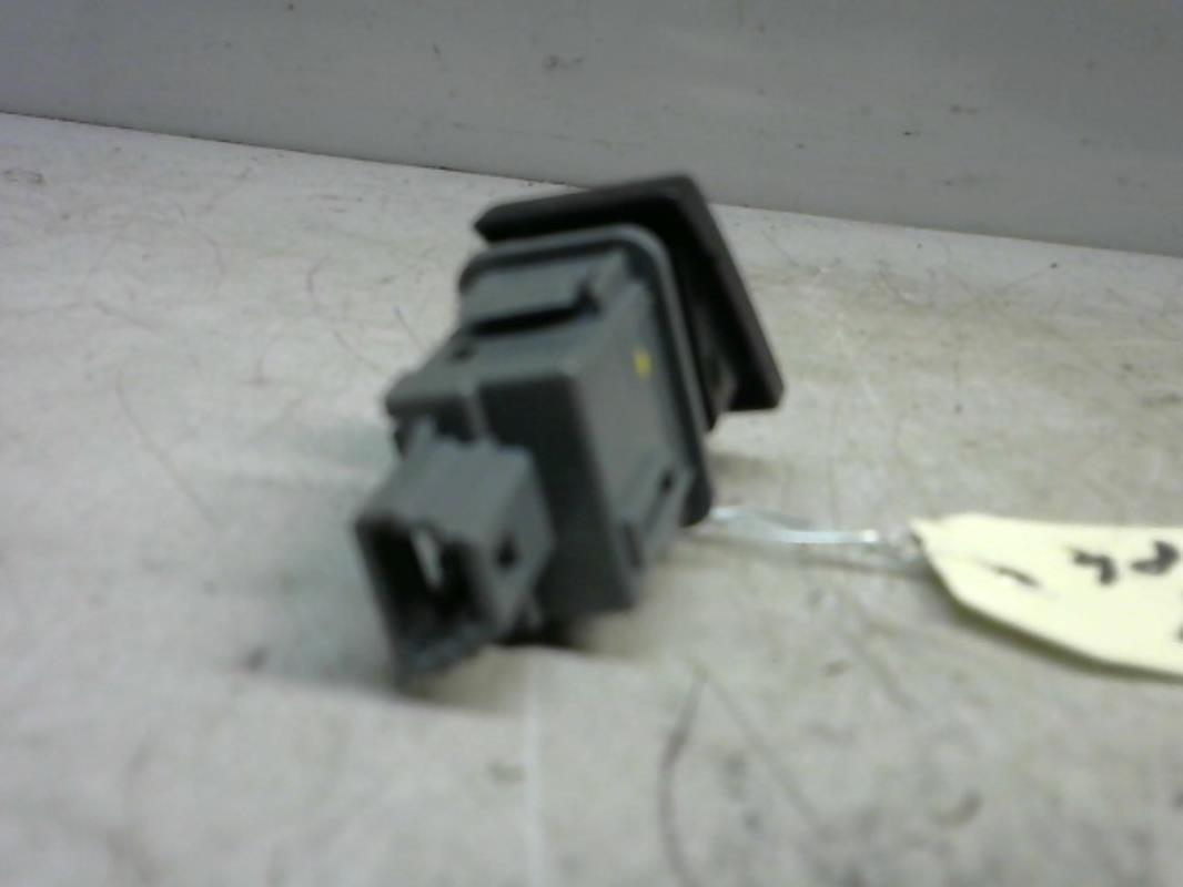 Bouton de warning TOYOTA VERSO PHASE 1 Diesel - 1