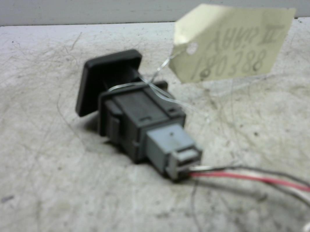 Bouton de warning TOYOTA YARIS 2 PHASE 1 Diesel - 1