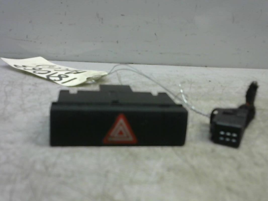 Bouton de warning AUDI A6 3 AVANT PHASE 1 BREAK Diesel - 1