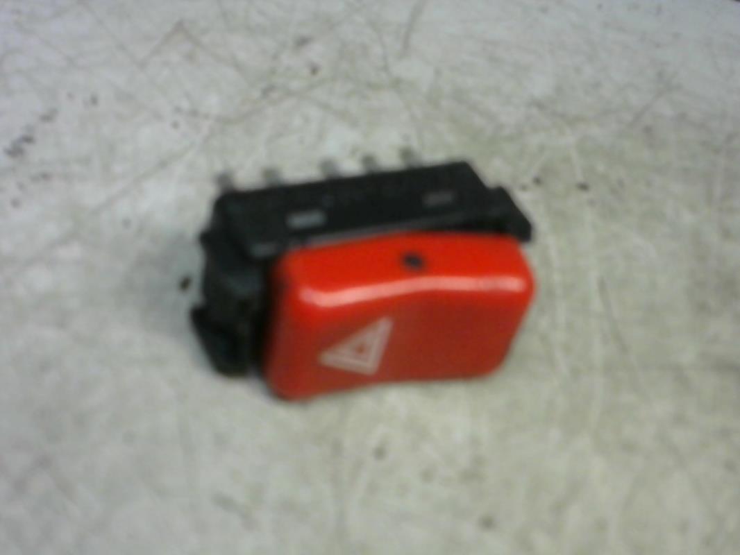 Bouton de warning MERCEDES 250 W124 PHASE 1 Diesel - 1