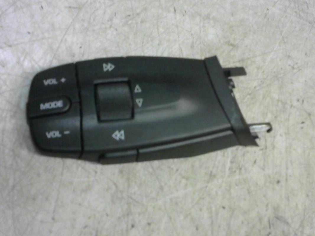 Commande autoradio SEAT IBIZA 4 PHASE 1 COUPE Essence - 1