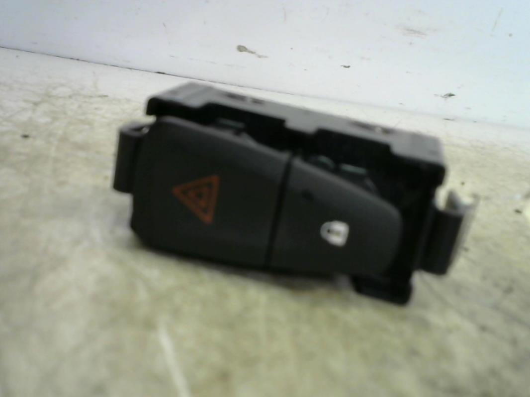 Bouton de warning RENAULT MEGANE 3 PHASE 2 BREAK Diesel - 1