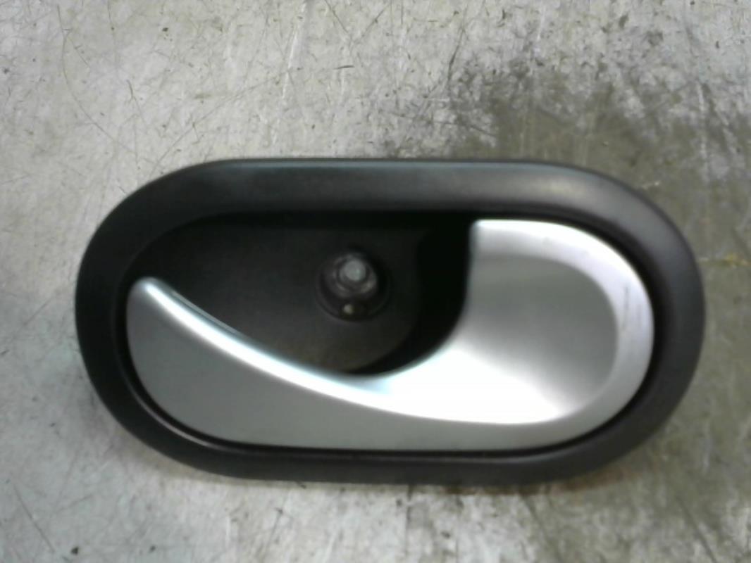 Poignee interieur avant droit RENAULT CLIO 3 PHASE 2 Diesel - 1