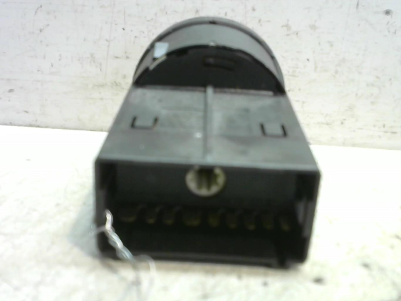 Commande de phare VOLKSWAGEN POLO 4 PHASE 2 Essence - 1