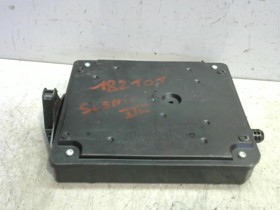 Boitier servitude moteur (BSM) RENAULT SCENIC 3 PHASE 3 Essence - 1