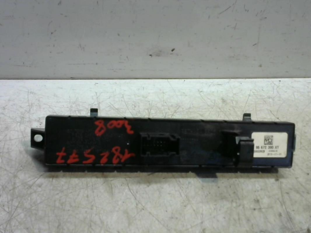 Bouton de warning PEUGEOT 3008 1 PHASE 1 Diesel - 1