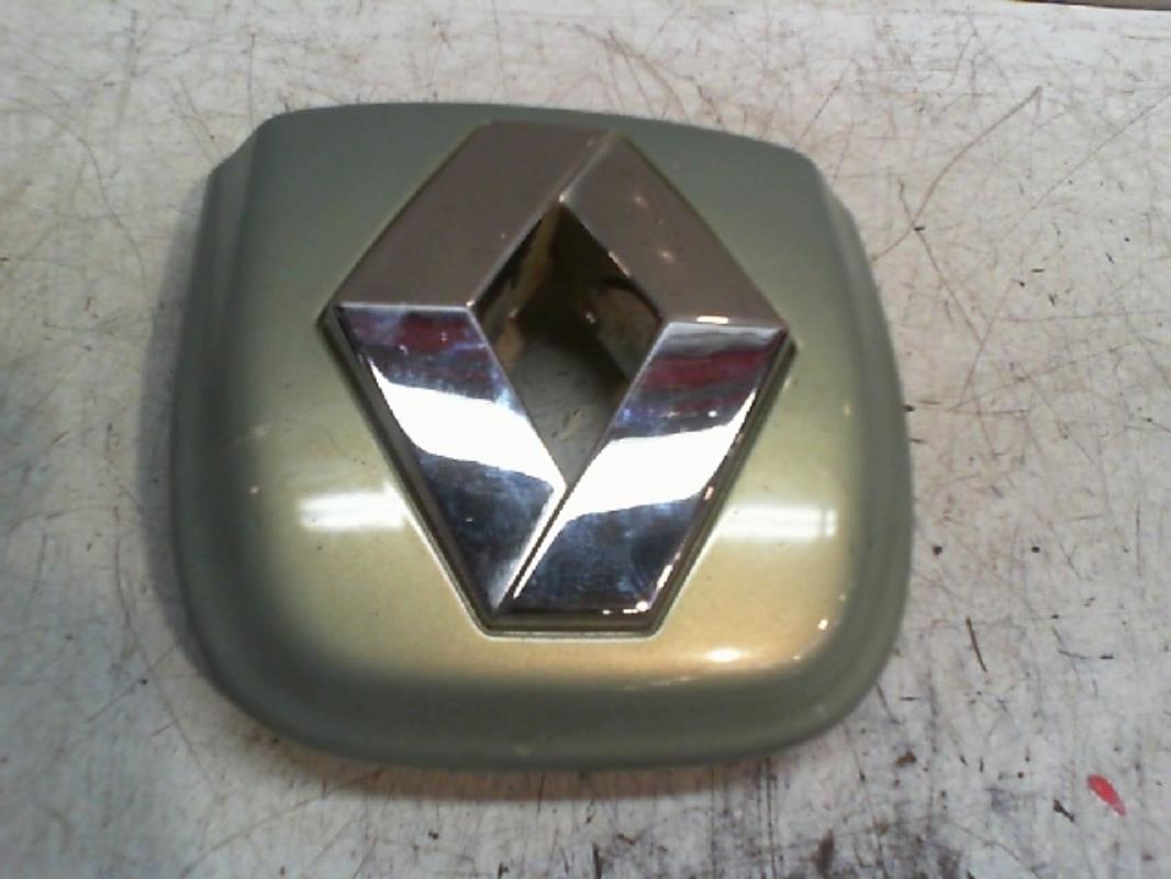 Bouton de coffre RENAULT CLIO 2 PHASE 2 Diesel - 1