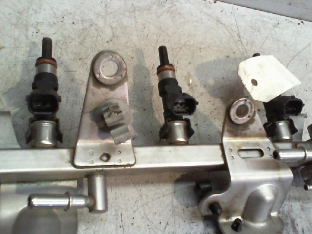 Rampe injection RENAULT CLIO 4 PHASE 1 Essence - 1