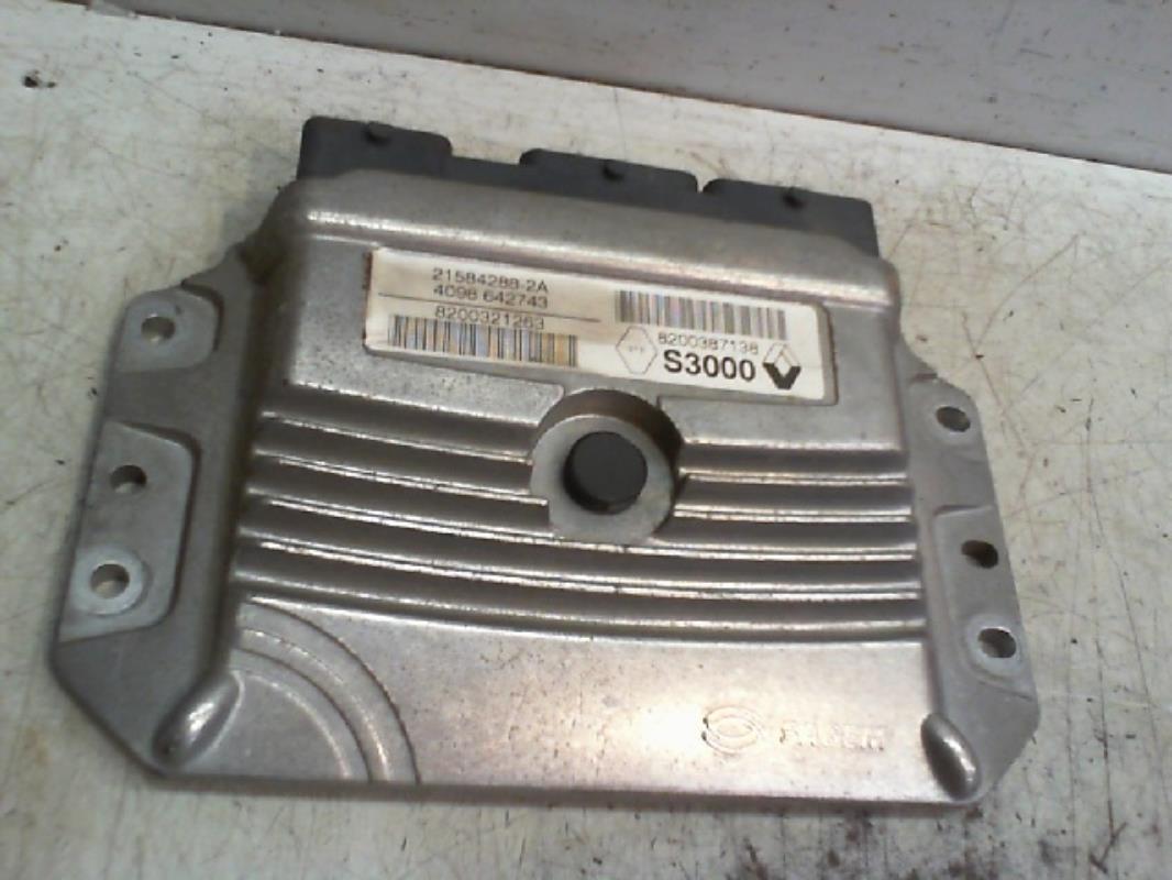 Calculateur RENAULT SCENIC 2 PHASE 1 Essence - 1