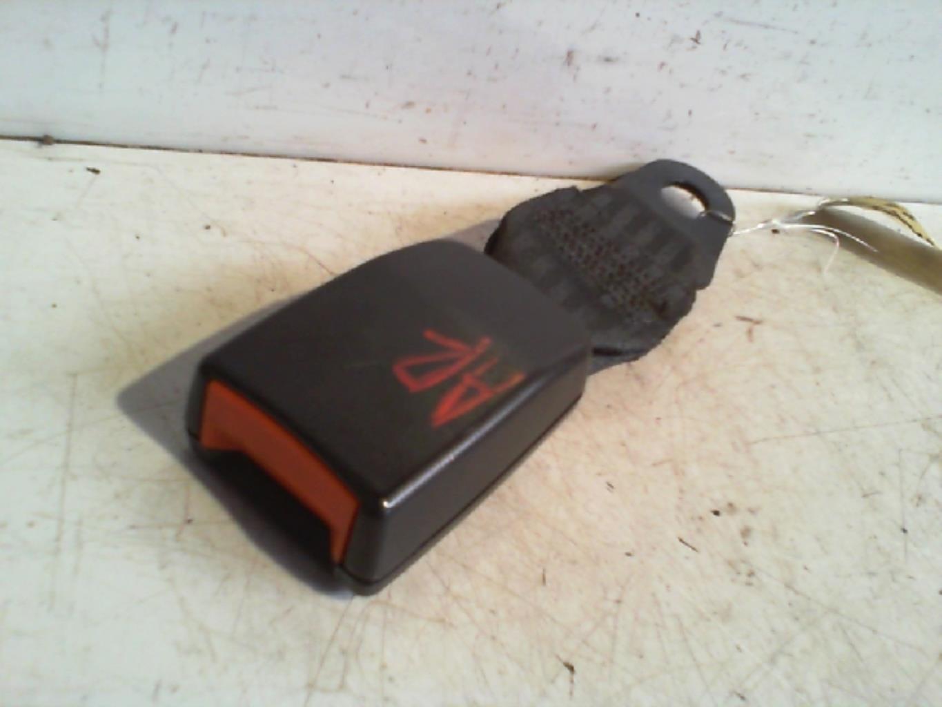 Attache ceinture arriere centrale FORD C-MAX 1 PHASE 1 Diesel - 1