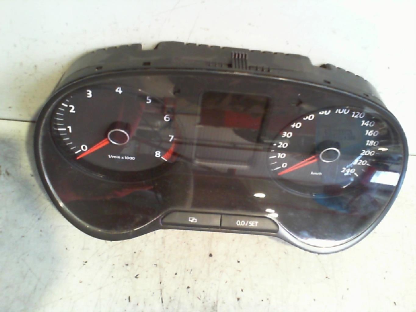 Compteur VOLKSWAGEN POLO 5 PHASE 1 Essence - 1