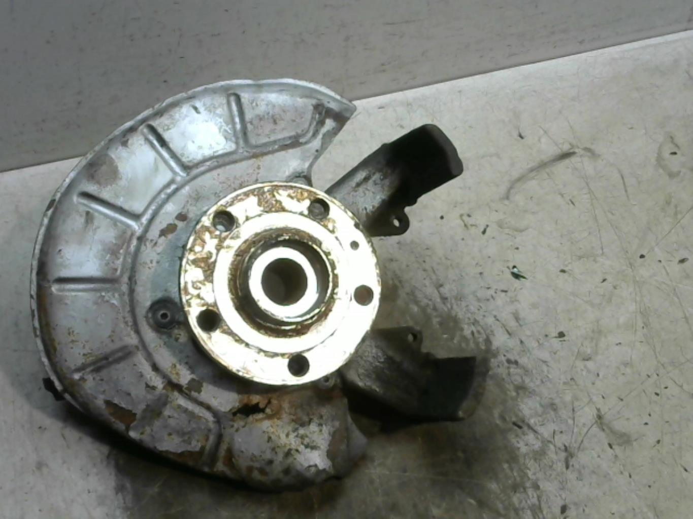Fusee avant droit VOLKSWAGEN GOLF 5 Diesel - 1