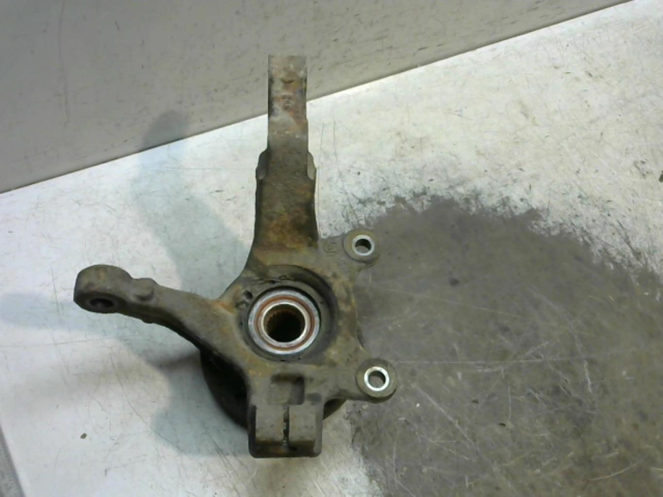 Fusee avant gauche NISSAN MICRA 3 PHASE 1 Diesel - 1