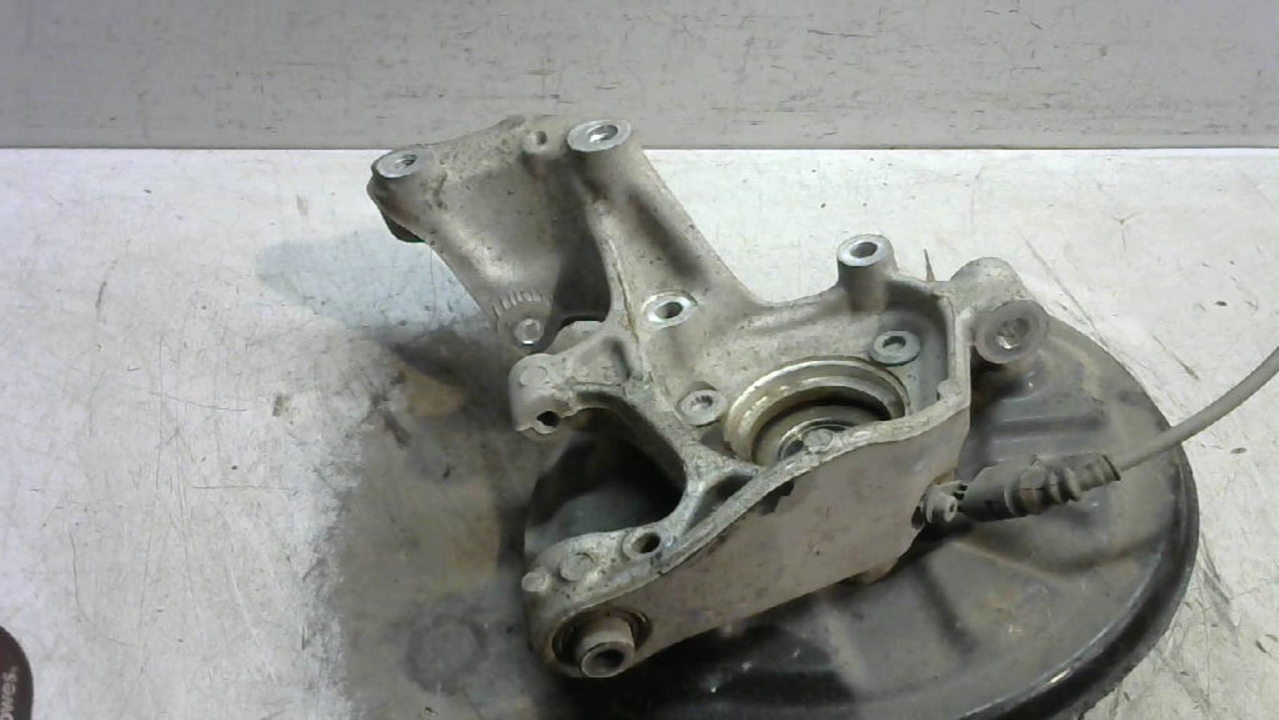 Fusee arriere droit VOLKSWAGEN GOLF 7 PHASE 1 Diesel - 1