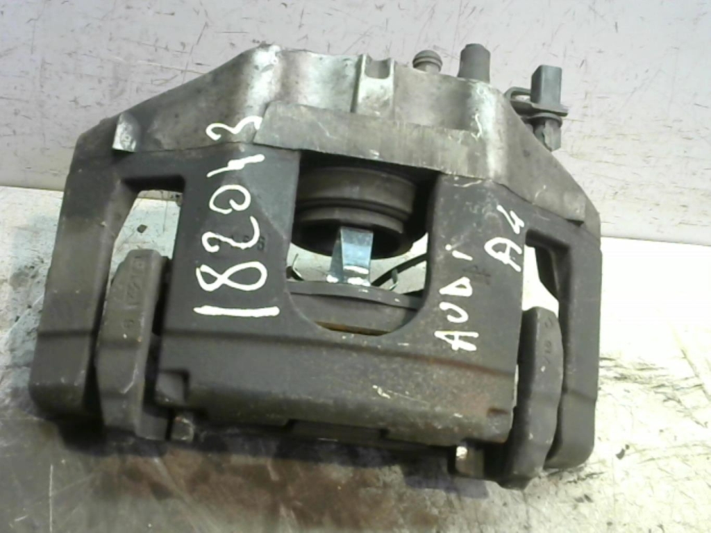 Etrier avant droit (freinage) AUDI A4 2 CABRIO PHASE 2 Essence - 1