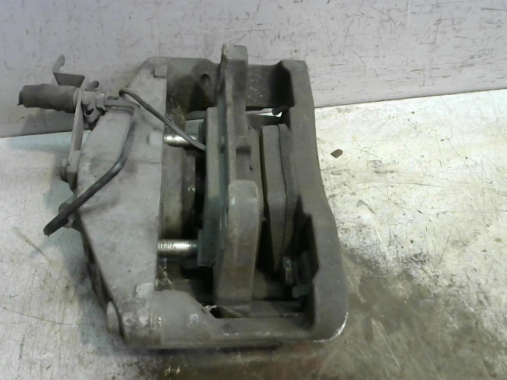 Etrier avant gauche (freinage) AUDI A4 2 CABRIO PHASE 2 Essence - 1
