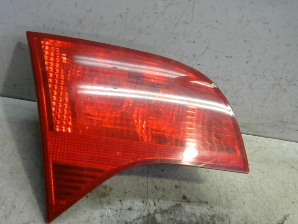 Feu arriere secondaire gauche (feux) AUDI A4 2 AVANT PHASE 2 BREAK Diesel - 1