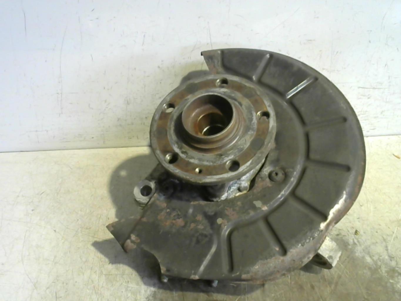 Fusee avant gauche VOLKSWAGEN PASSAT 5 BREAK Diesel - 1