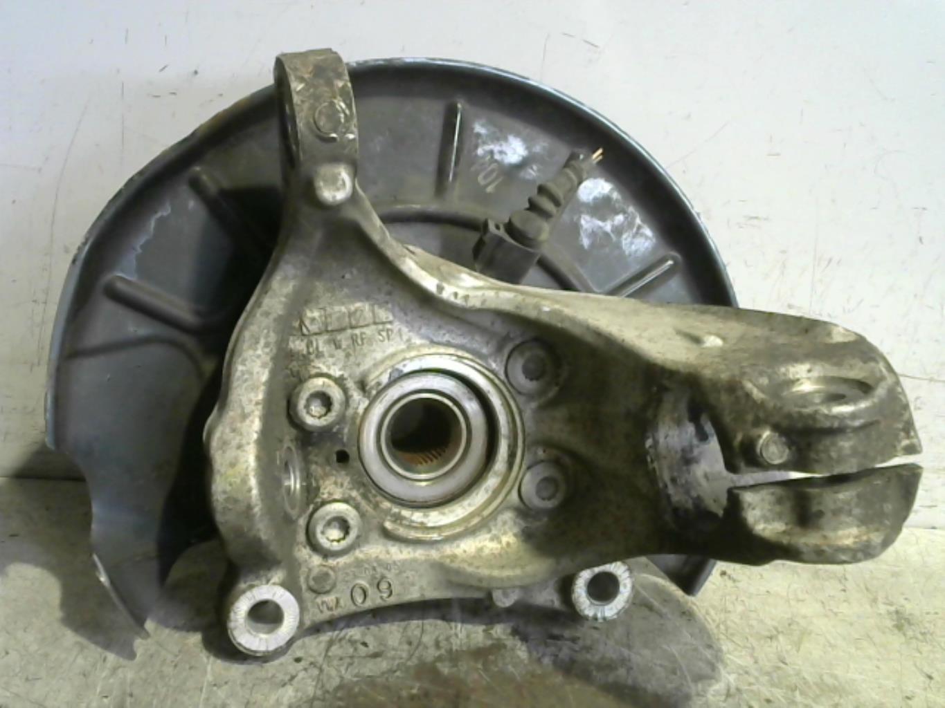 Fusee avant gauche VOLKSWAGEN PASSAT 5 BREAK Diesel - 1