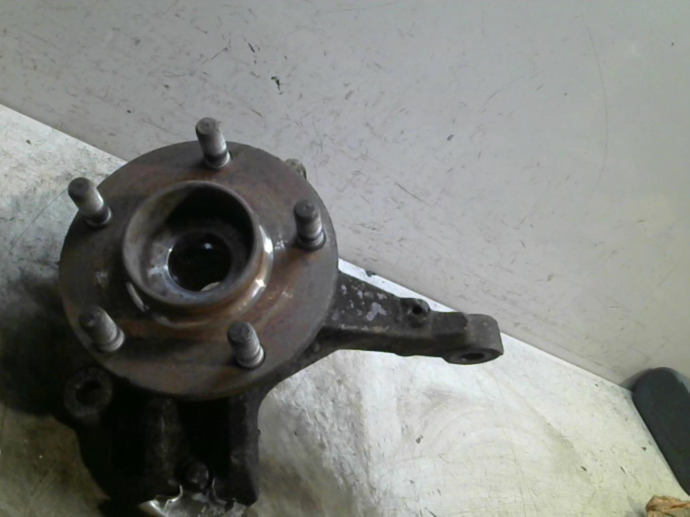 Fusee avant gauche FORD FOCUS 2 PHASE 1 Essence - 1