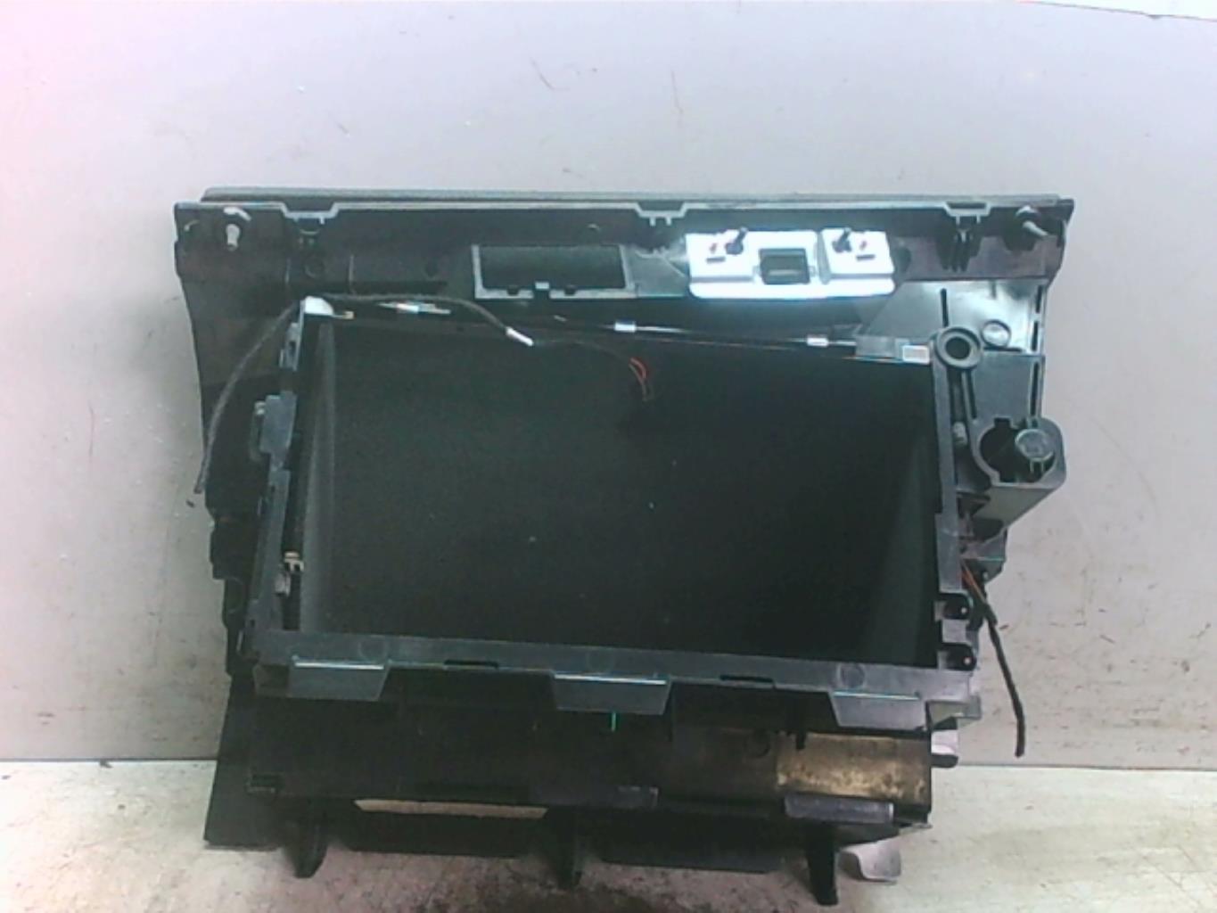 Boite a gants BMW X3 E83 PHASE 2 Diesel - 1