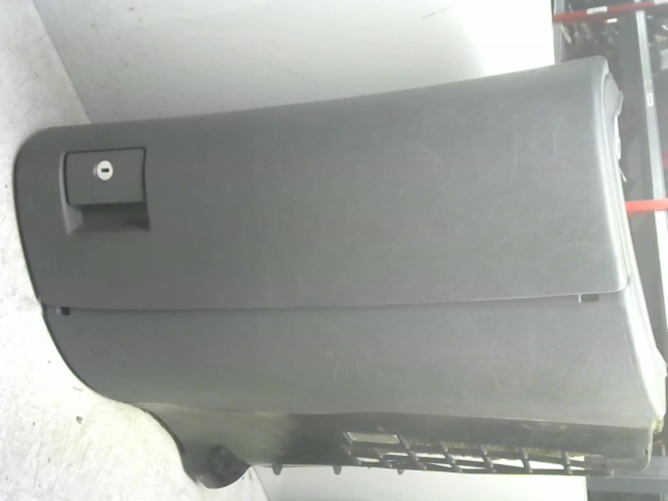Boite a gants AUDI A4 1 AVANT PHASE 1 BREAK Diesel - 1