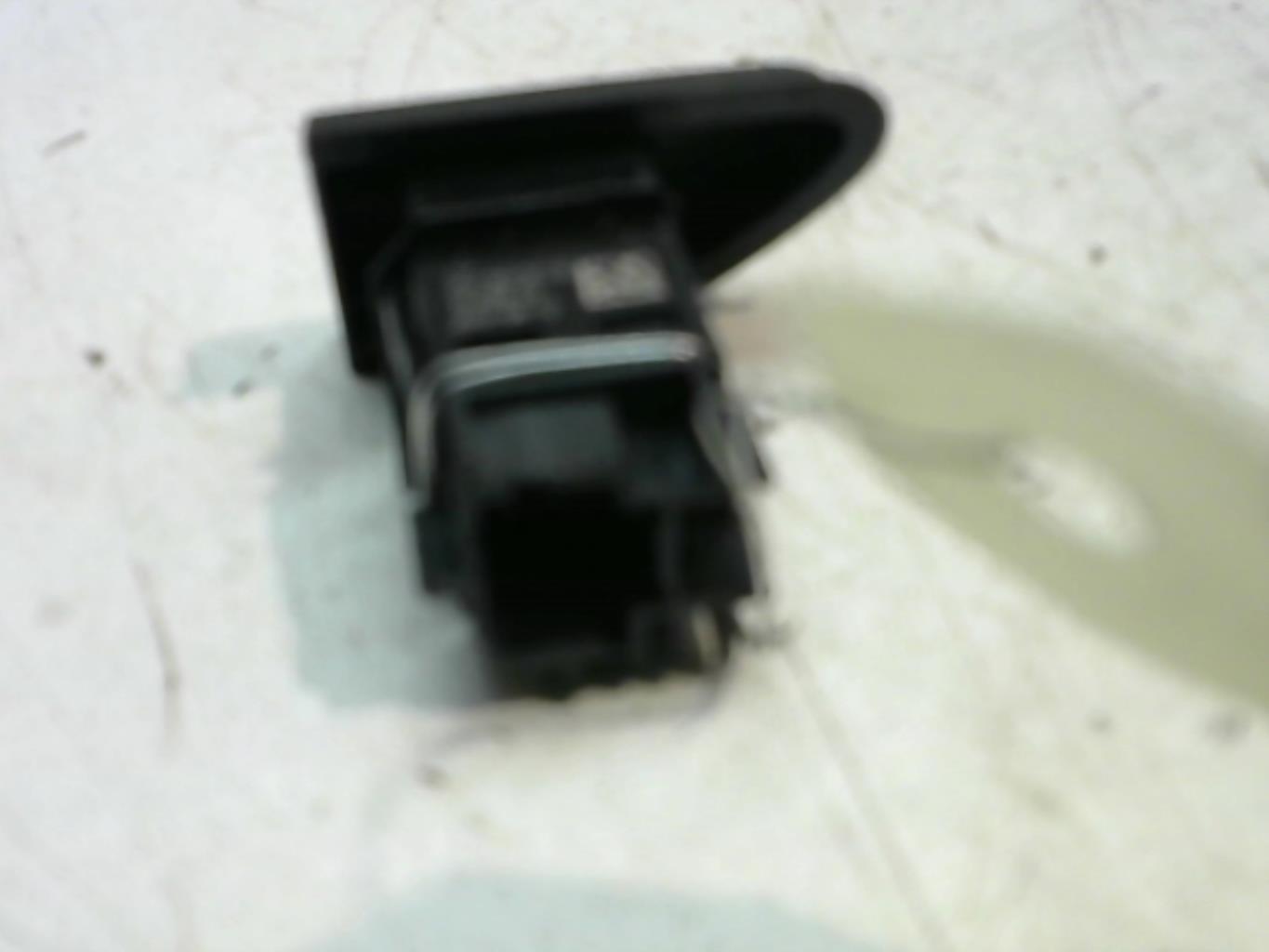 Bouton de warning RENAULT CLIO 4 PHASE 2 Essence - 1
