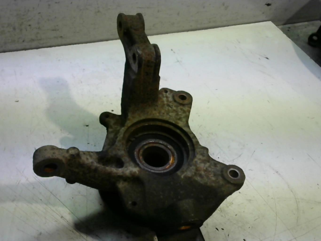 Fusee avant gauche RENAULT SCENIC 3 PHASE 1 Diesel - 1