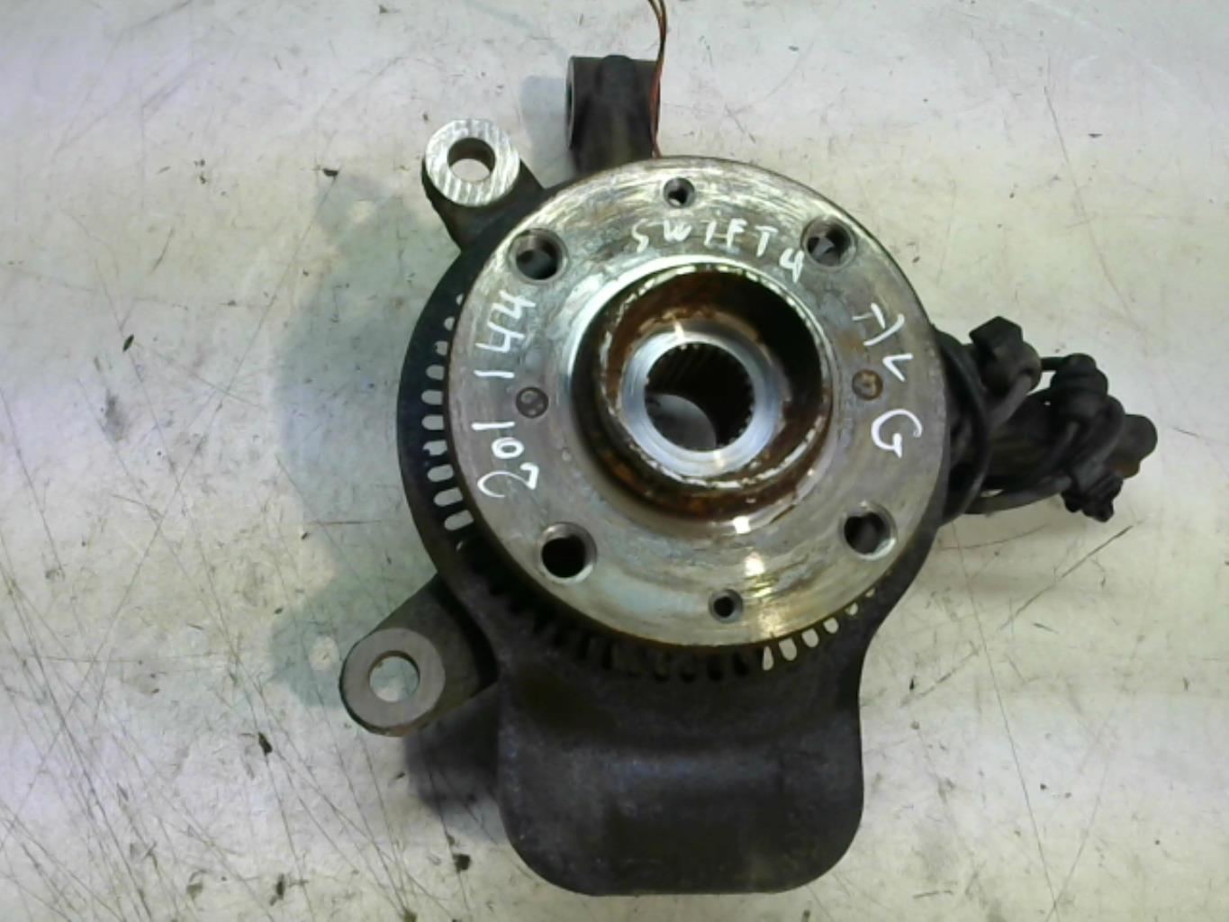 Fusee avant gauche SUZUKI SWIFT 4 Diesel - 1