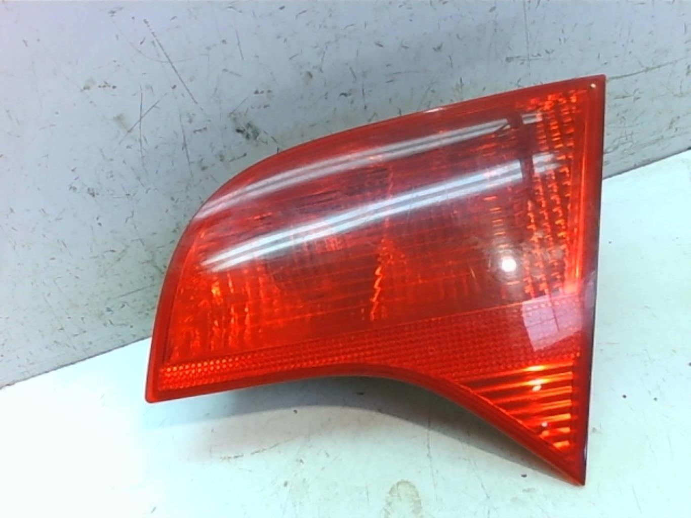 Feu arriere secondaire droit (feux) AUDI A4 2 AVANT PHASE 2 BREAK Diesel - 1