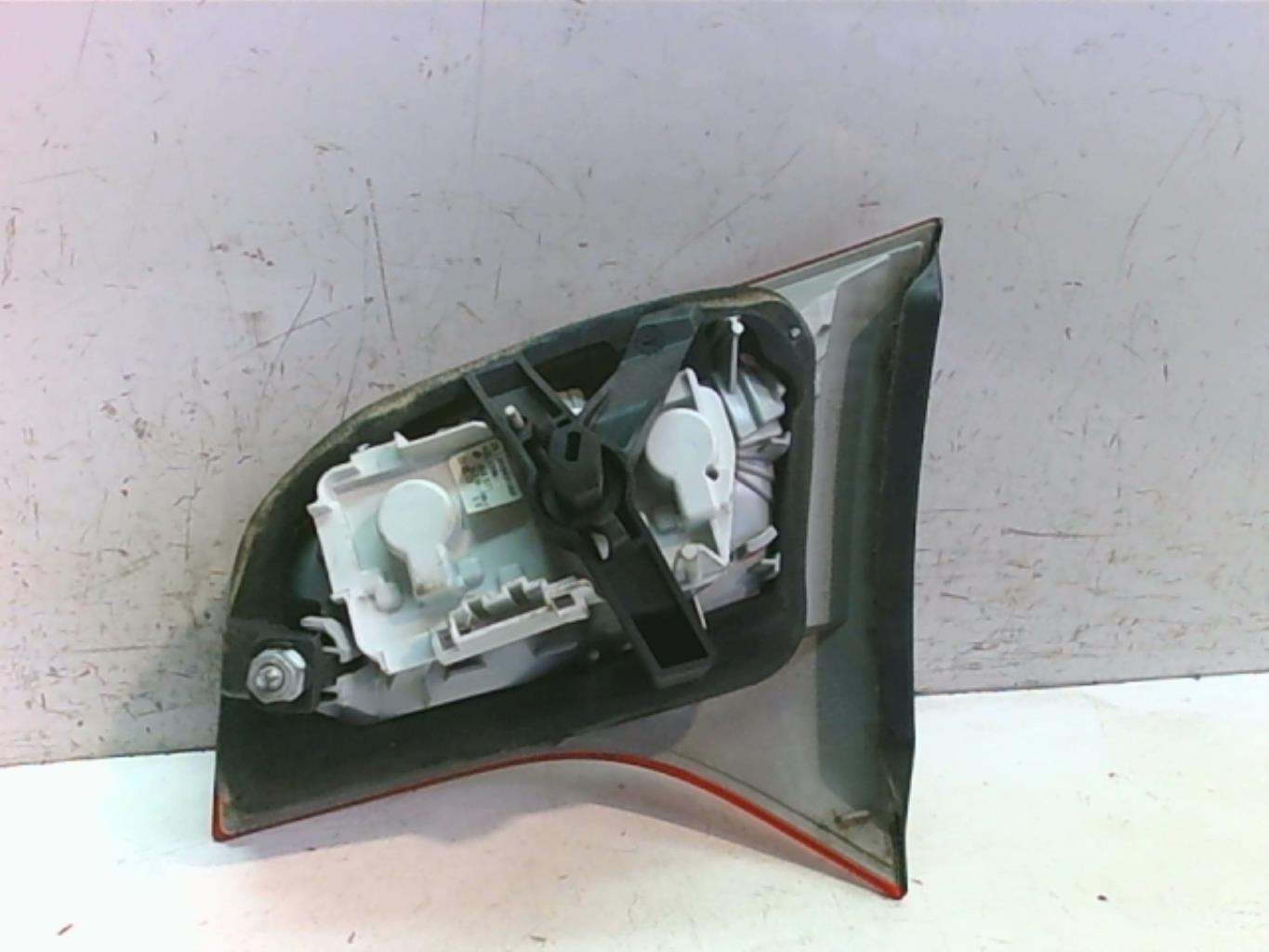 Feu arriere secondaire gauche (feux) AUDI A4 2 AVANT PHASE 2 BREAK Diesel - 1