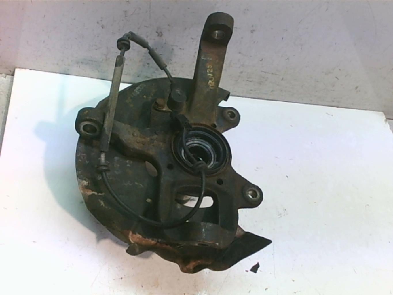 Fusee avant gauche HYUNDAI TERRACAN Diesel - 1