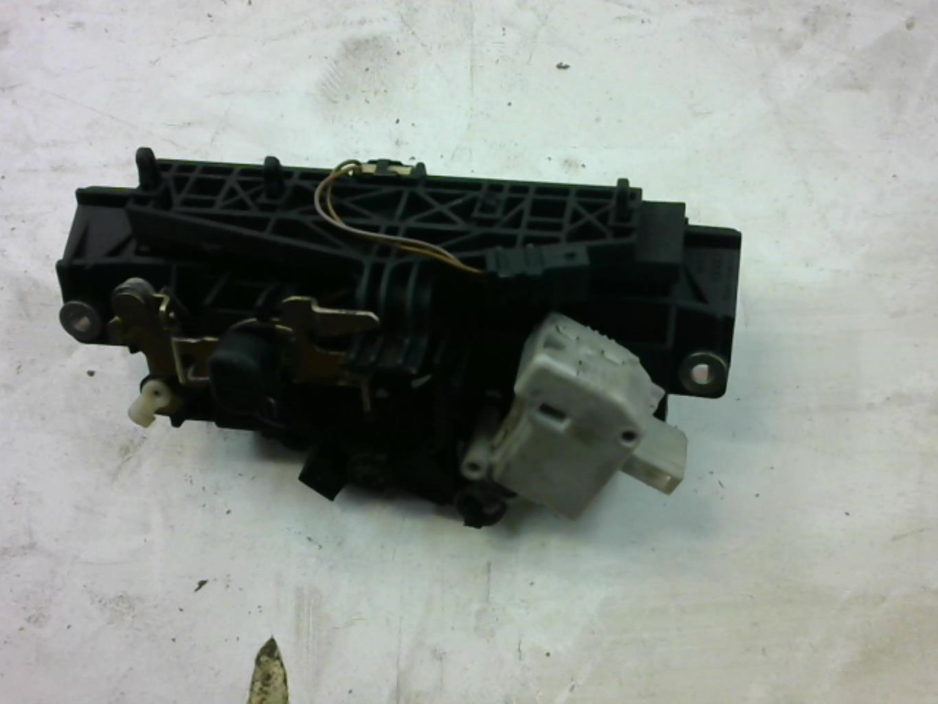 Poignee hayon AUDI A6 2 AVANT PHASE 1 BREAK Diesel - 1