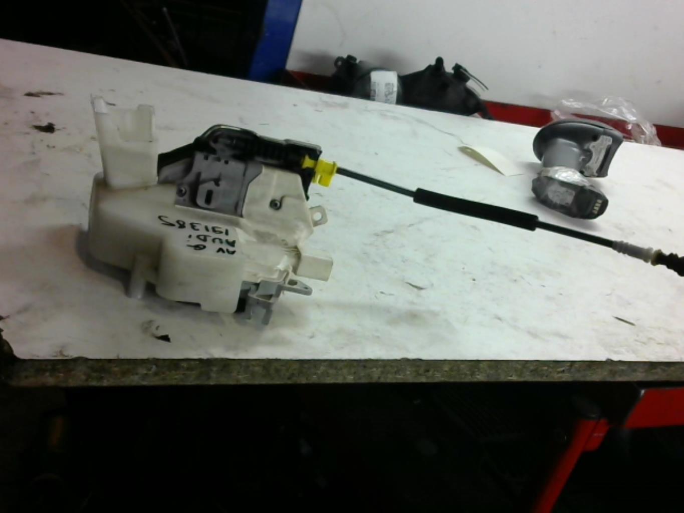 Serrure avant gauche AUDI A1 1 PHASE 1 Essence - 1