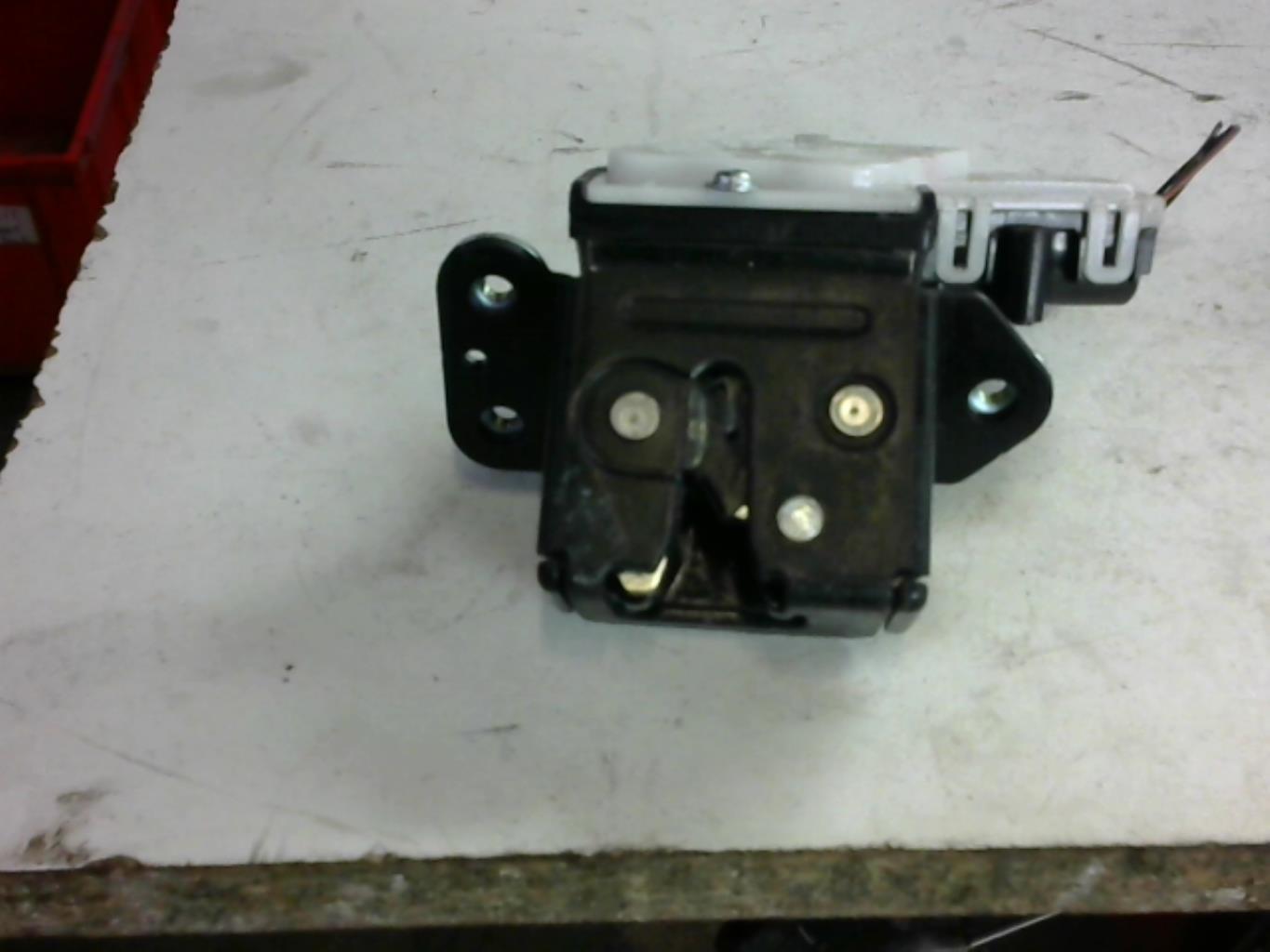 Serrure de hayon MAZDA 2 2 PHASE 2 Essence - 1