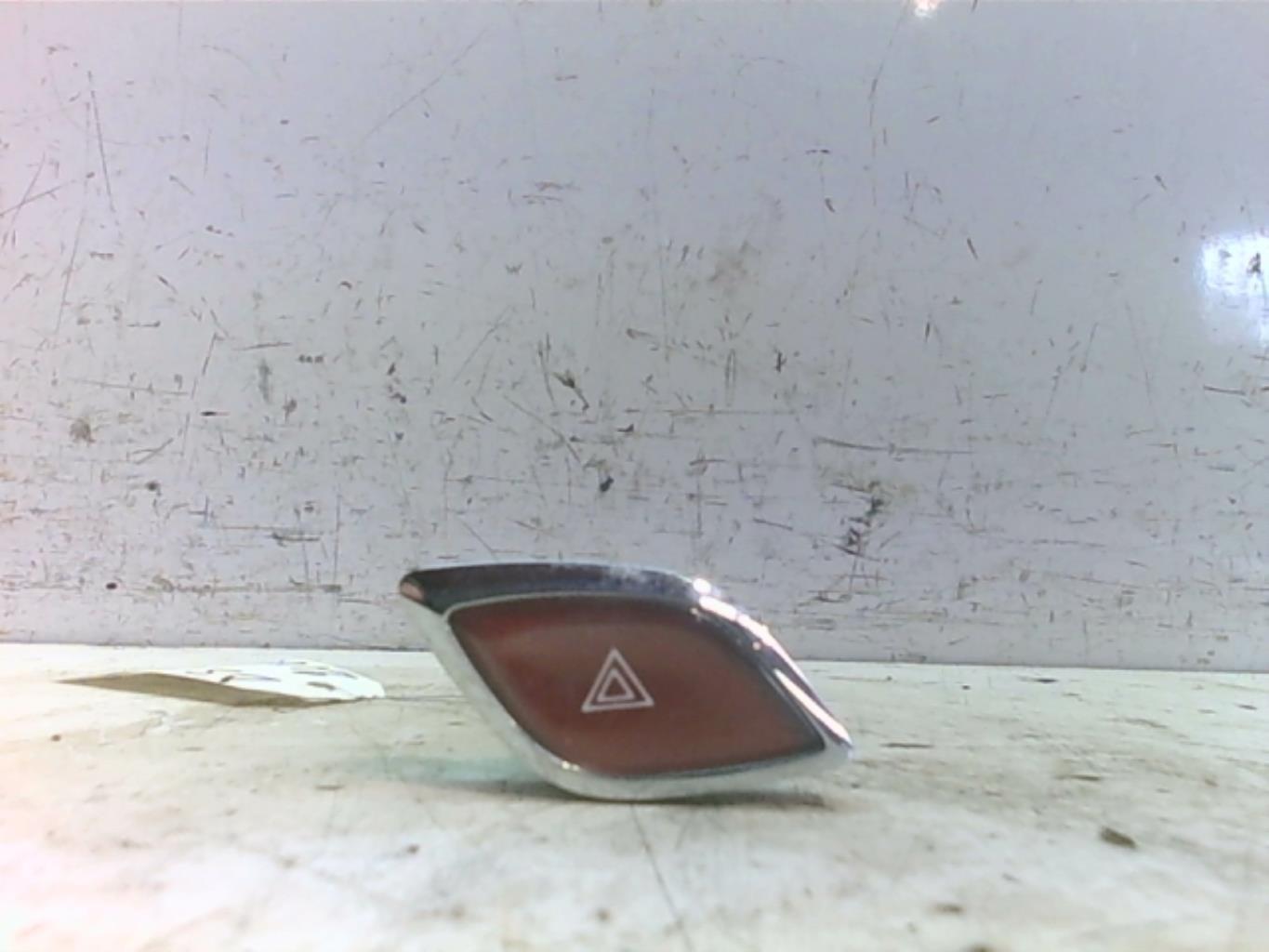 Bouton de warning CITROEN DS3 PHASE 1 Diesel - 1