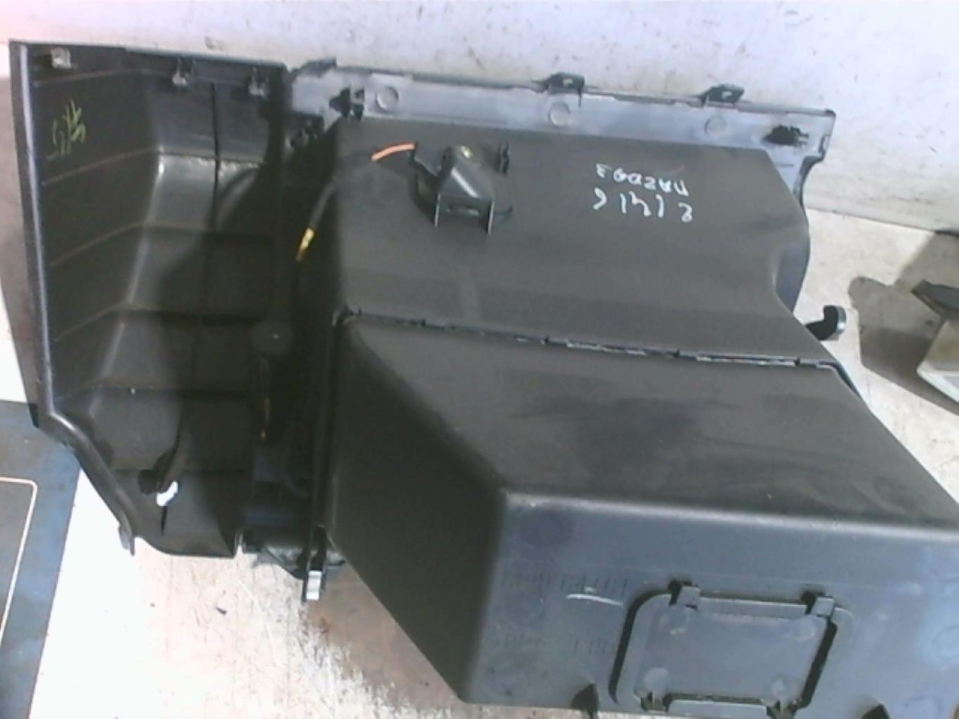 Boite a gants MAZDA 3 1 PHASE 1 Essence - 1