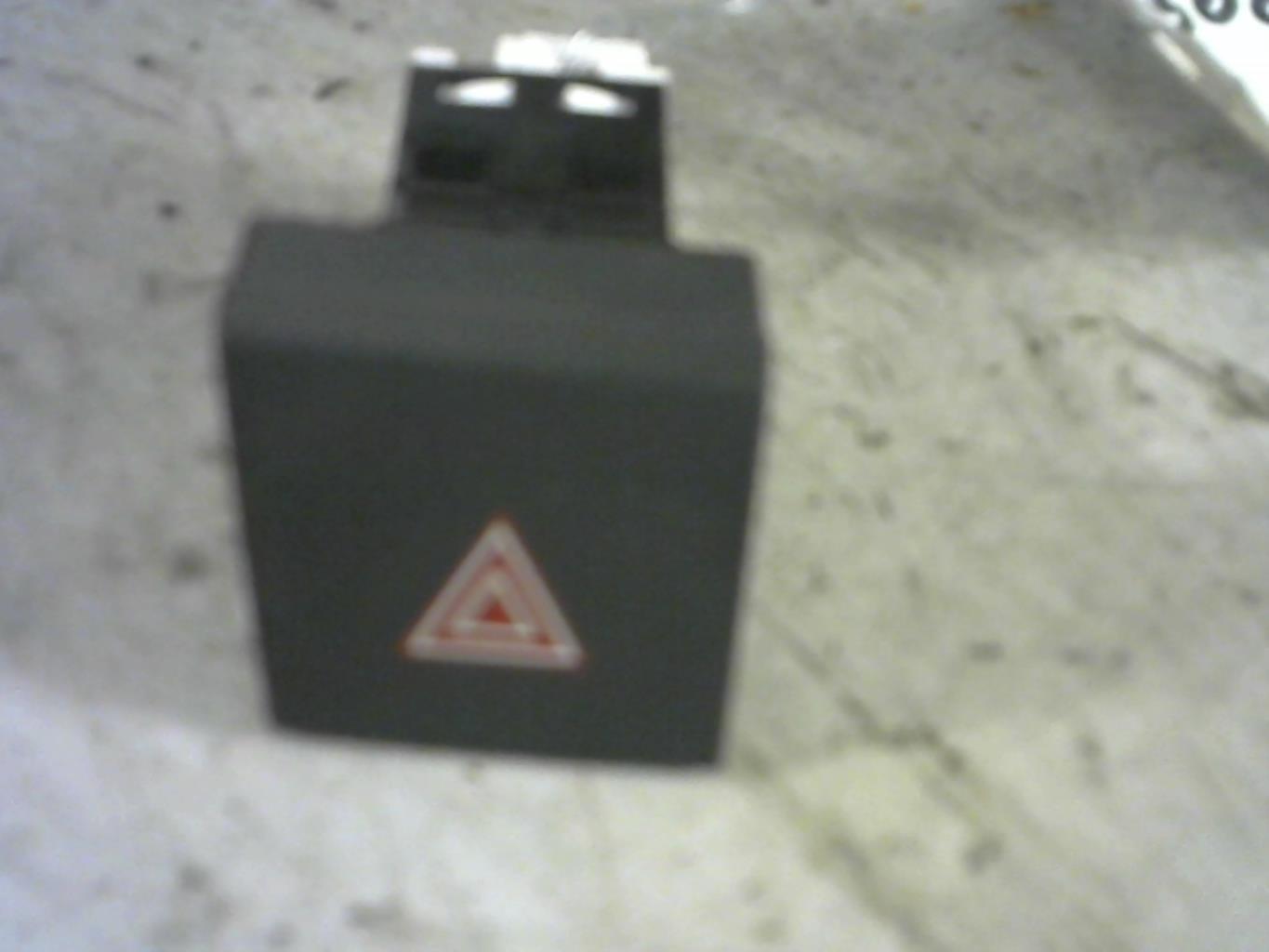 Bouton de warning PEUGEOT 508 1 SW PHASE 1 BREAK Diesel - 1