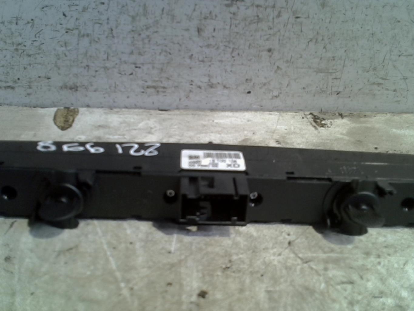 Bouton de warning OPEL ZAFIRA B PHASE 2 Diesel - 1
