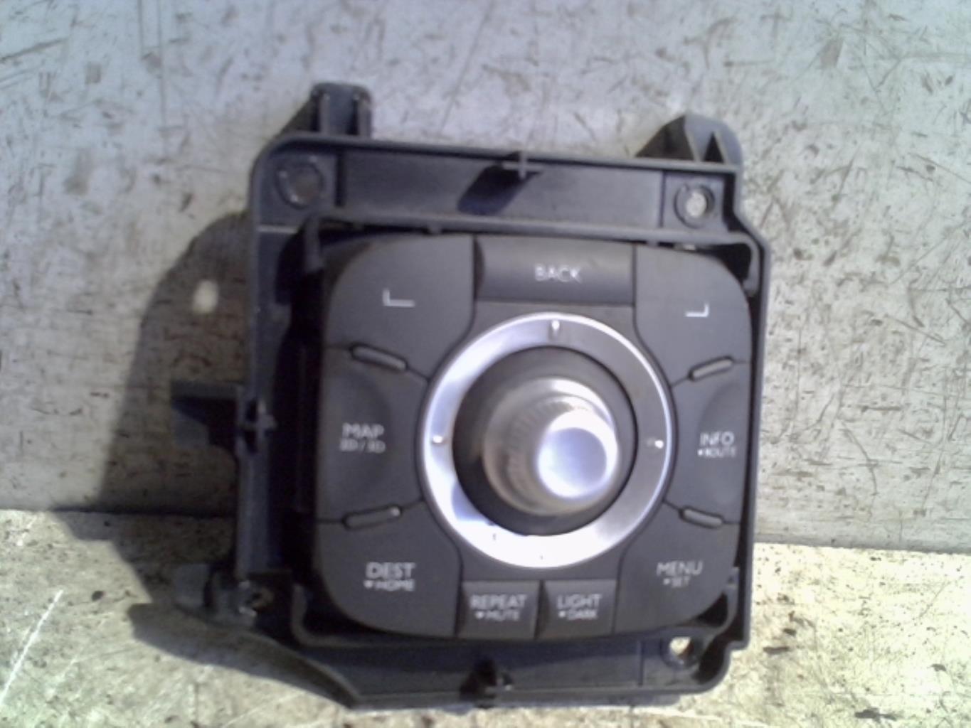 Commande GPS RENAULT MEGANE 3 PHASE 1 COUPE Essence - 1