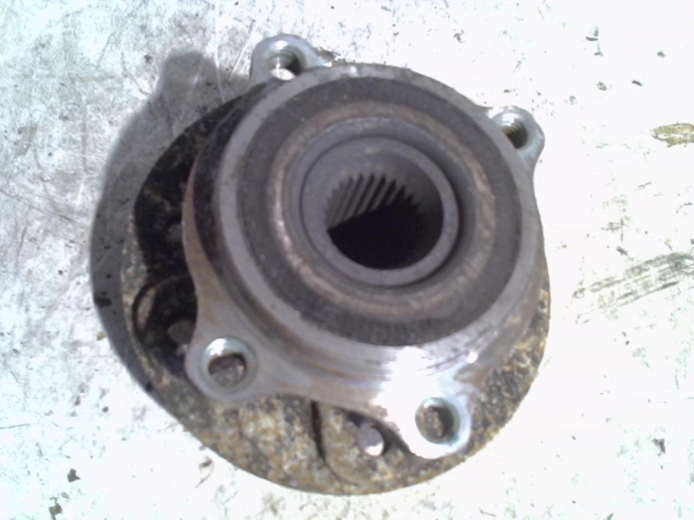 Moyeu avant gauche RENAULT MEGANE 3 PHASE 1 COUPE Essence - 1