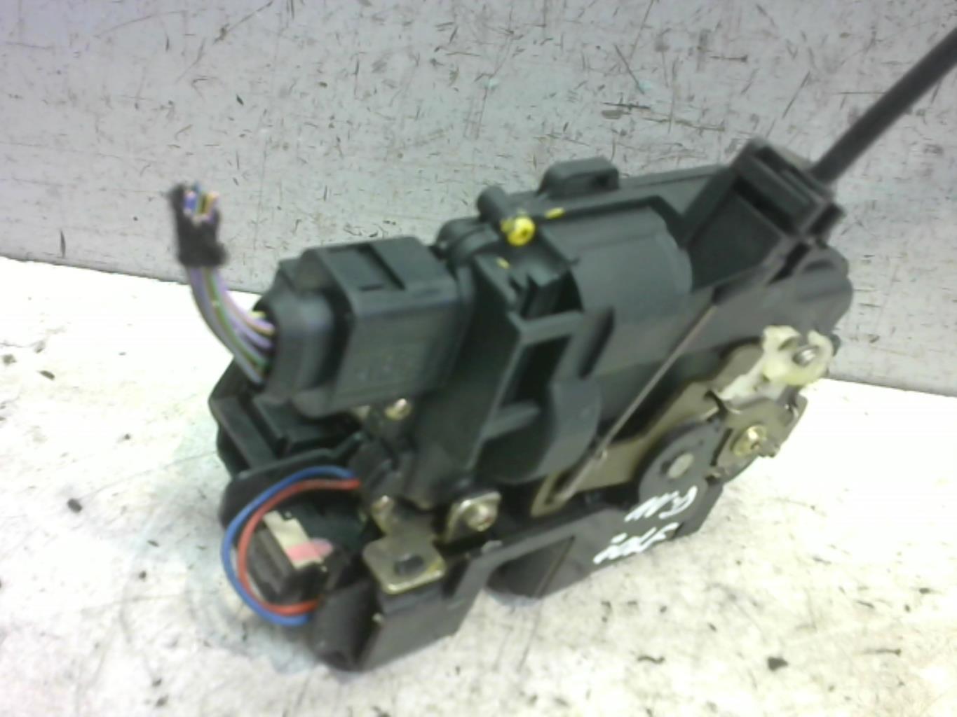 Serrure avant droit VOLKSWAGEN GOLF 4 Diesel - 1
