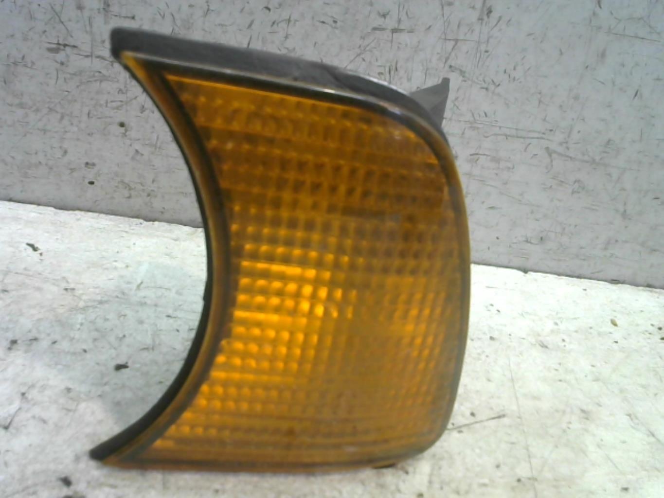 Optique avant secondaire gauche (feux)(clignotant) BMW SERIE 5 E34 Essence - 1