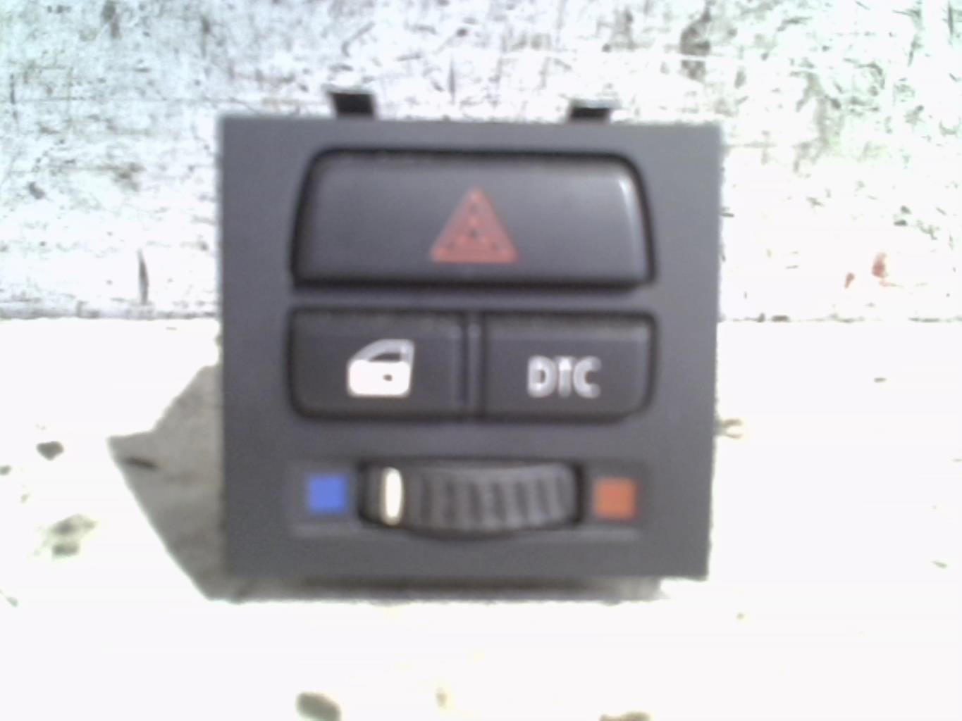 Bouton de warning BMW SERIE 3 E92 COUPE PHASE 2 Essence - 1