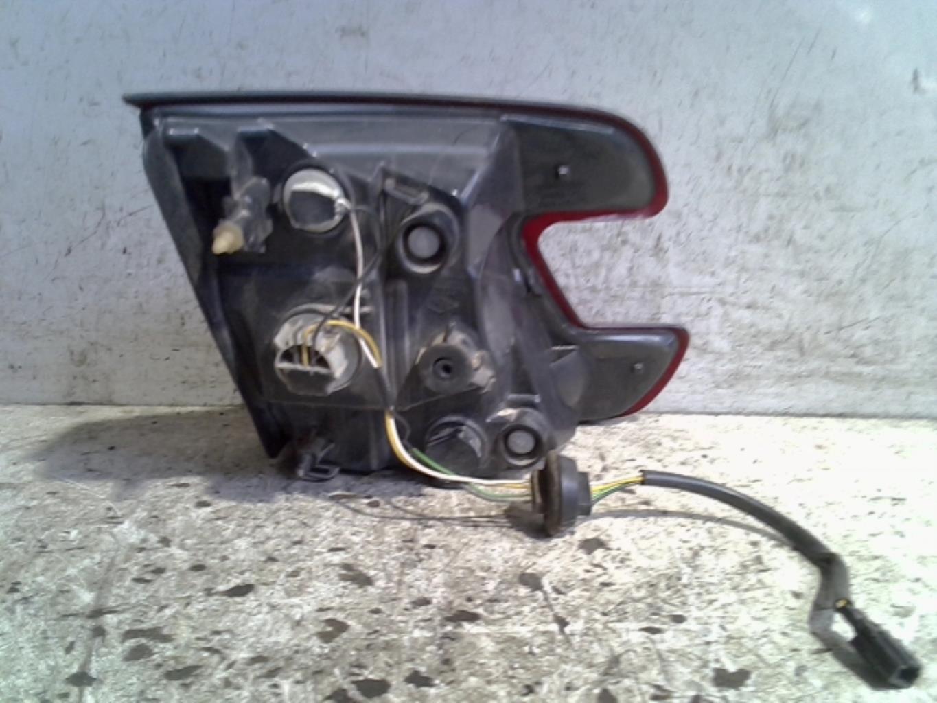Feu arriere secondaire droit (feux) RENAULT MEGANE 3 PHASE 1 BREAK Diesel - 1