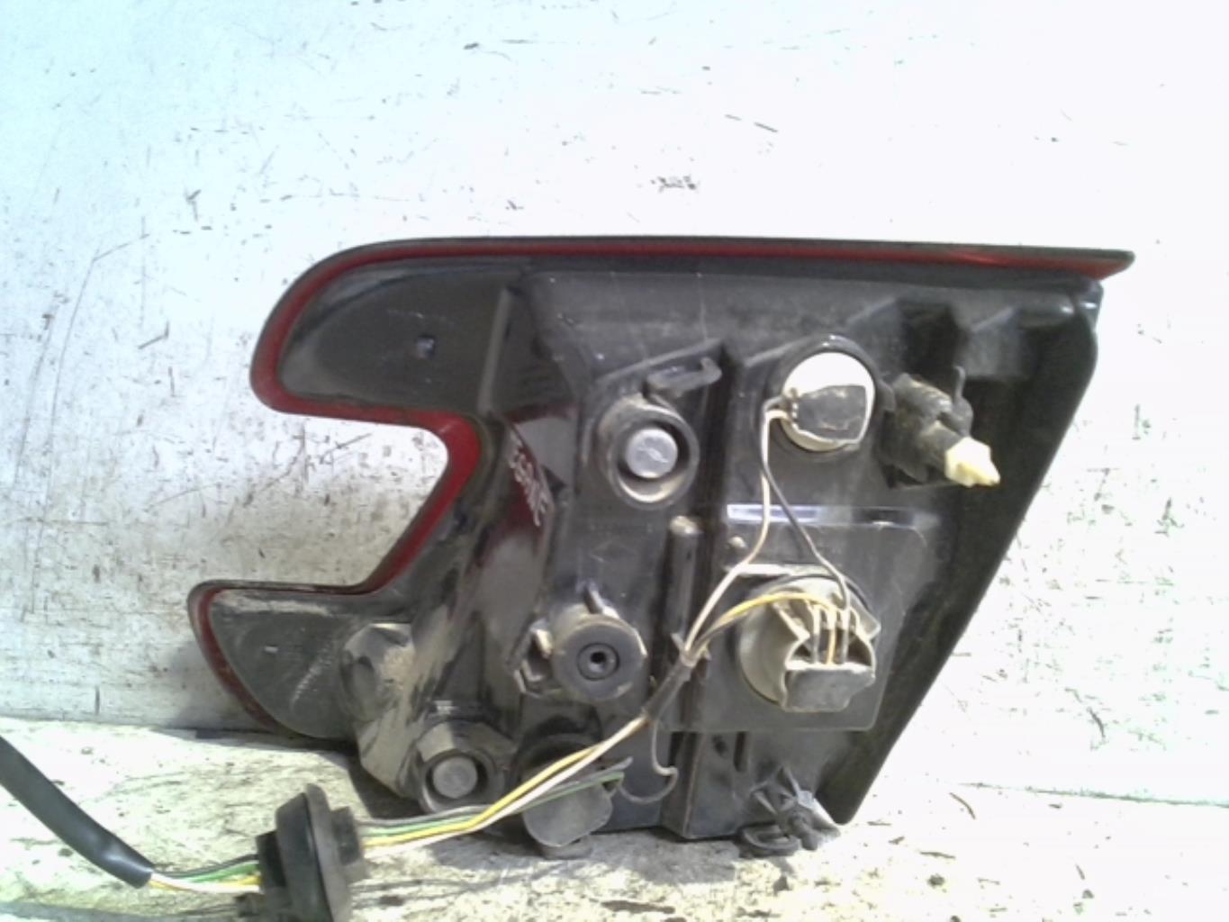 Feu arriere secondaire gauche (feux) RENAULT MEGANE 3 PHASE 1 BREAK Diesel - 1