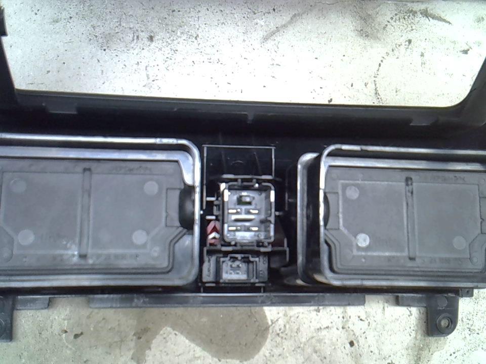 Bouton de warning VOLKSWAGEN TOURAN 1 PHASE 1 Diesel - 1