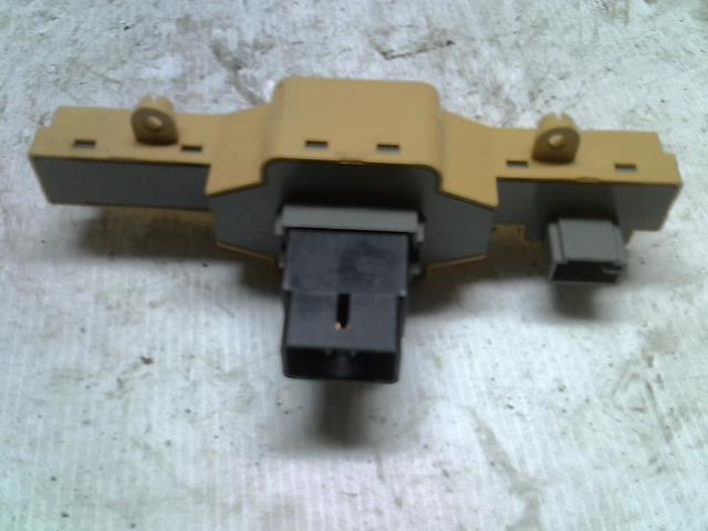 Bouton de warning KIA CARENS 3 Diesel - 1